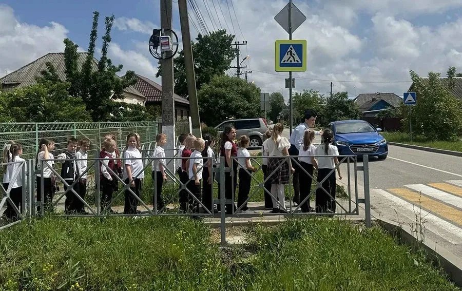 ⁉️ В рамках профилактической акции «Внимание – дети!» сотрудники Госавтоинспекции Славянского района