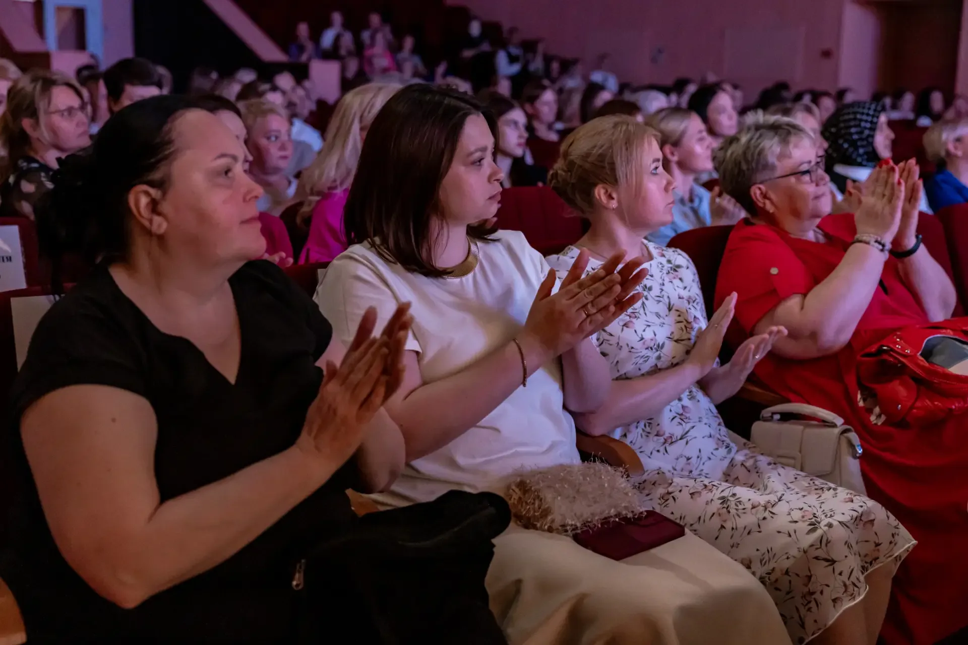 В честь тех, кто помогает людям🙏  Уход за пациентами, выполнение медицинских манипуляций, ассистиров