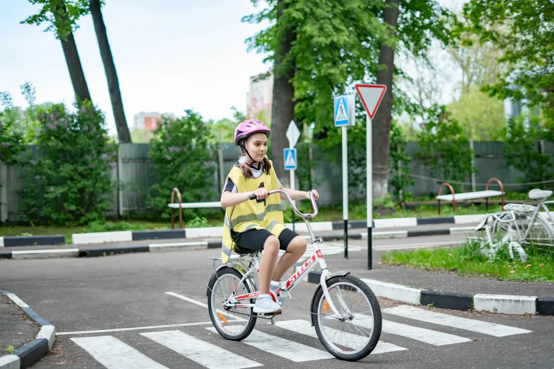 Внимание, дорога! 🚦  Остановиться на красный, предупредить других участников движения о повороте, ус