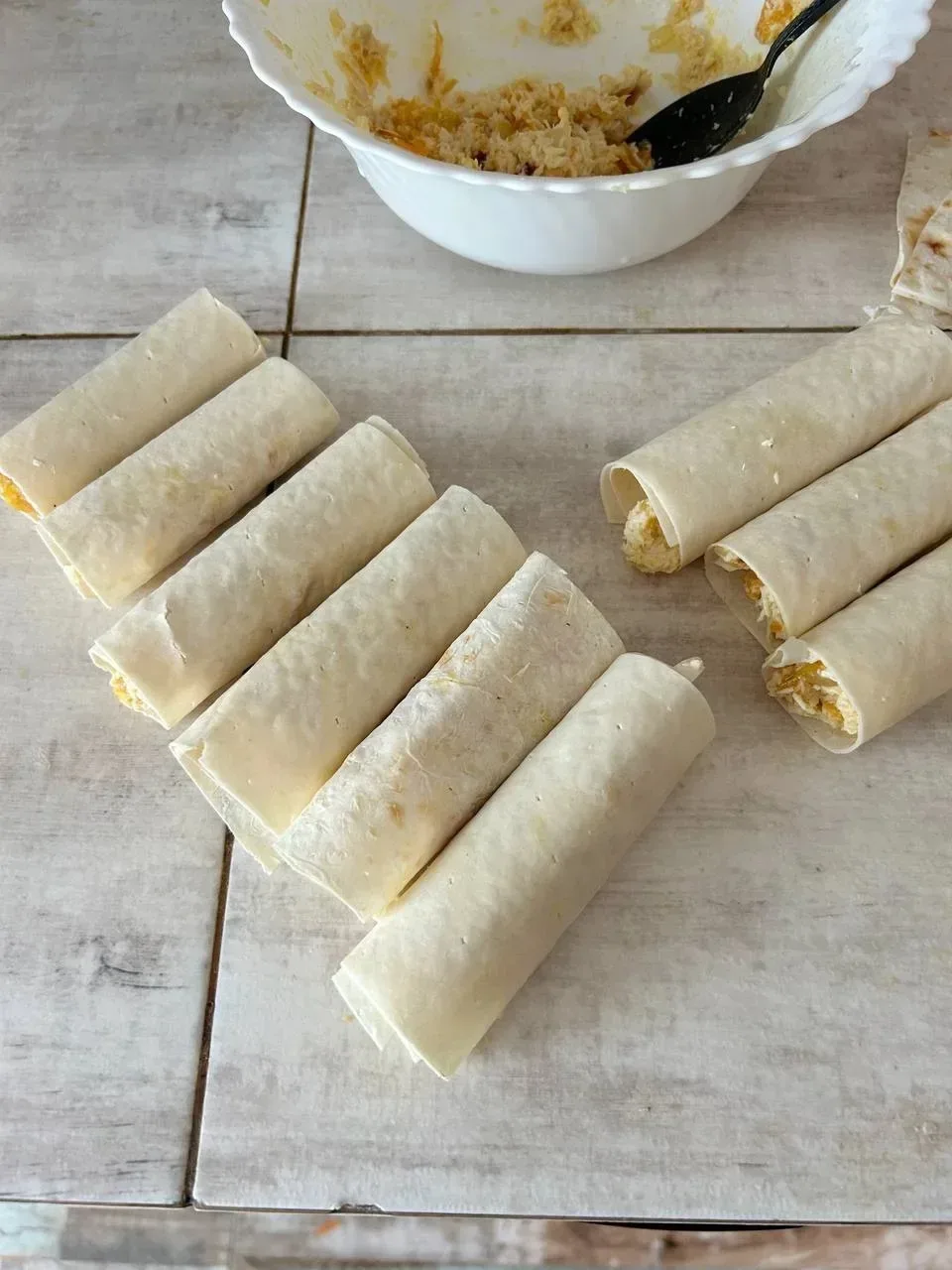 Трубочки из лаваша с курицей и овощами Обалденно вкусно😋   Куриное филе 300 гр(отварить и разобрать 