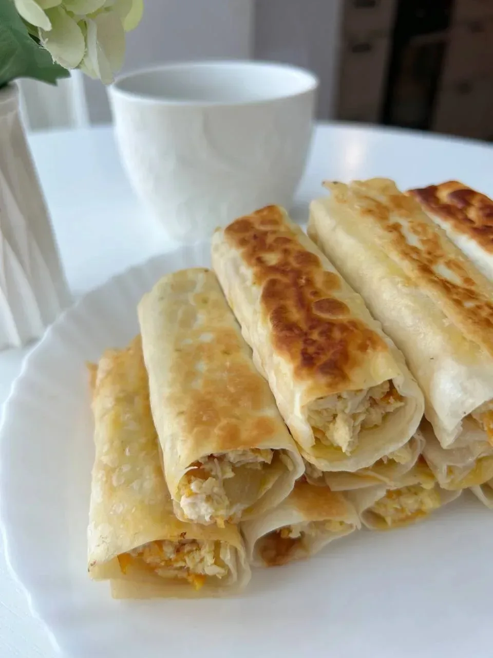 Трубочки из лаваша с курицей и овощами Обалденно вкусно😋   Куриное филе 300 гр(отварить и разобрать 