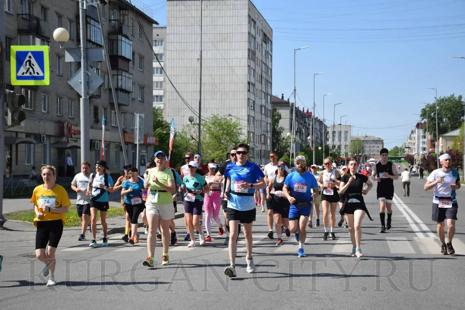 Сегодня в Кургане состоялся масштабный забег на призы губернатора Курганской области «Там, за курган