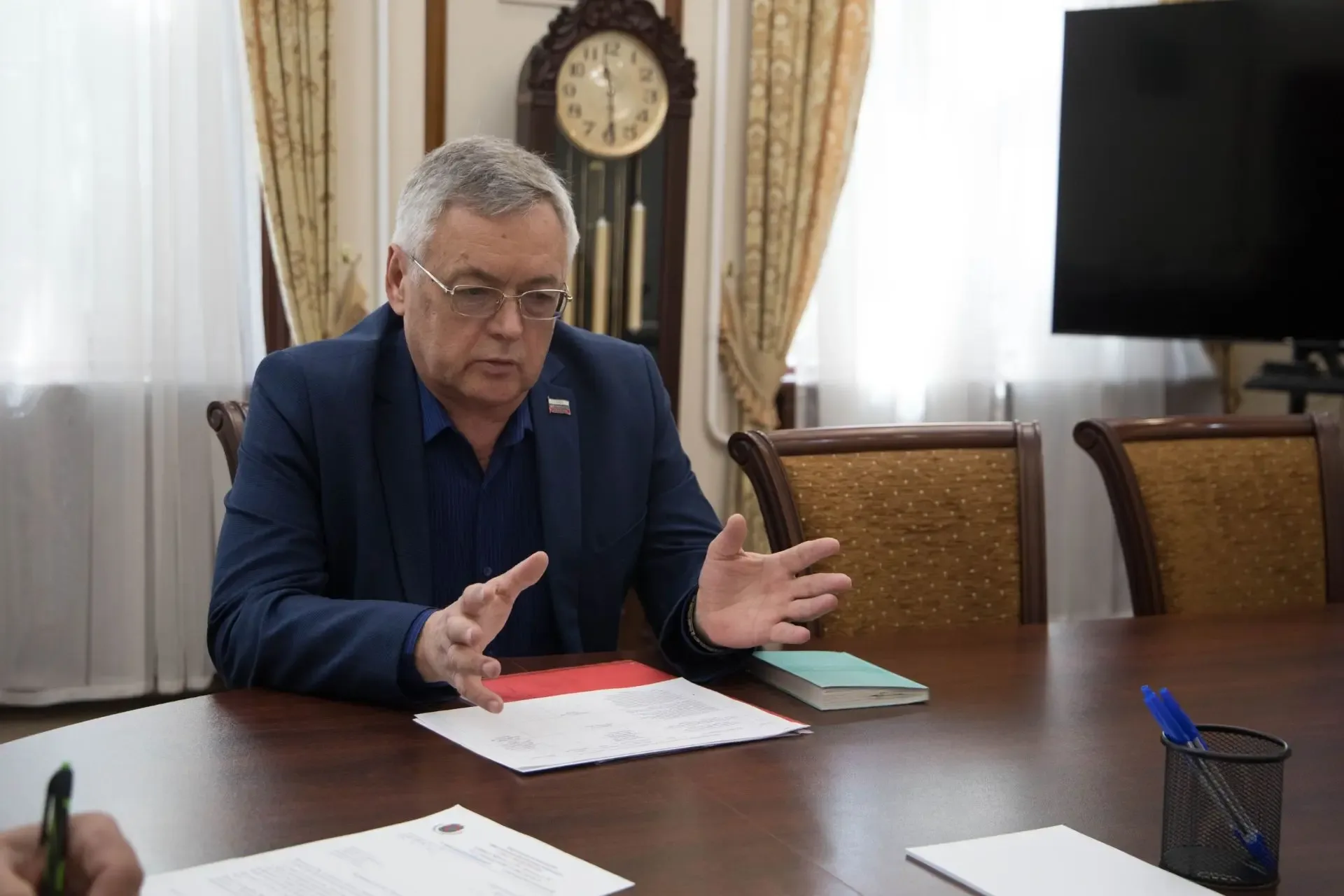 Глава города Кургана Антон Науменко в ходе личного приёма встретился с Сергеем Мишкарёвым, председат