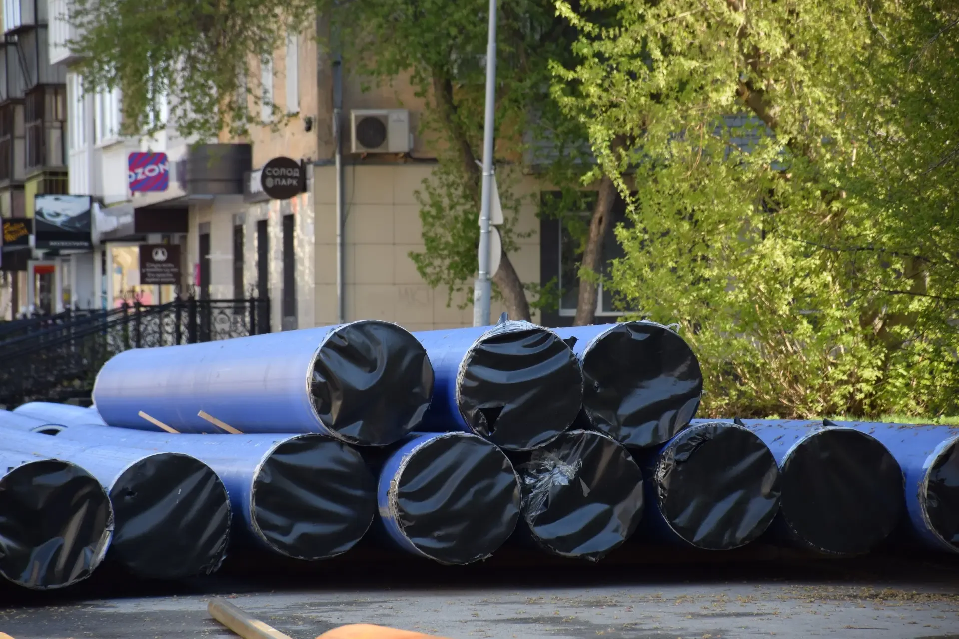 Глава города Антон Науменко сегодня, 2 мая, провел очередной рабочий объезд по городу. В центре вним
