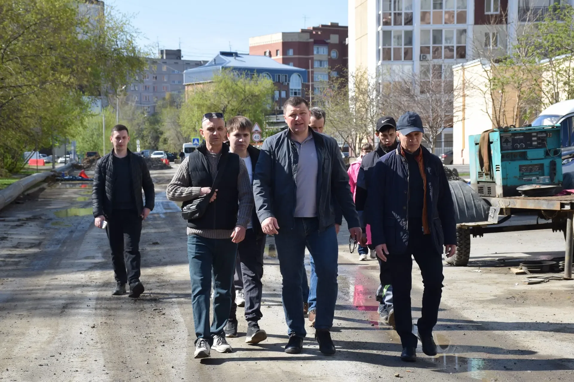Глава города Антон Науменко сегодня, 2 мая, провел очередной рабочий объезд по городу. В центре вним