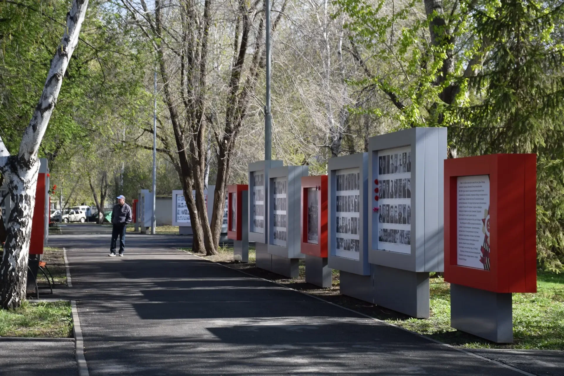 Глава города Антон Науменко сегодня, 2 мая, провел очередной рабочий объезд по городу. В центре вним