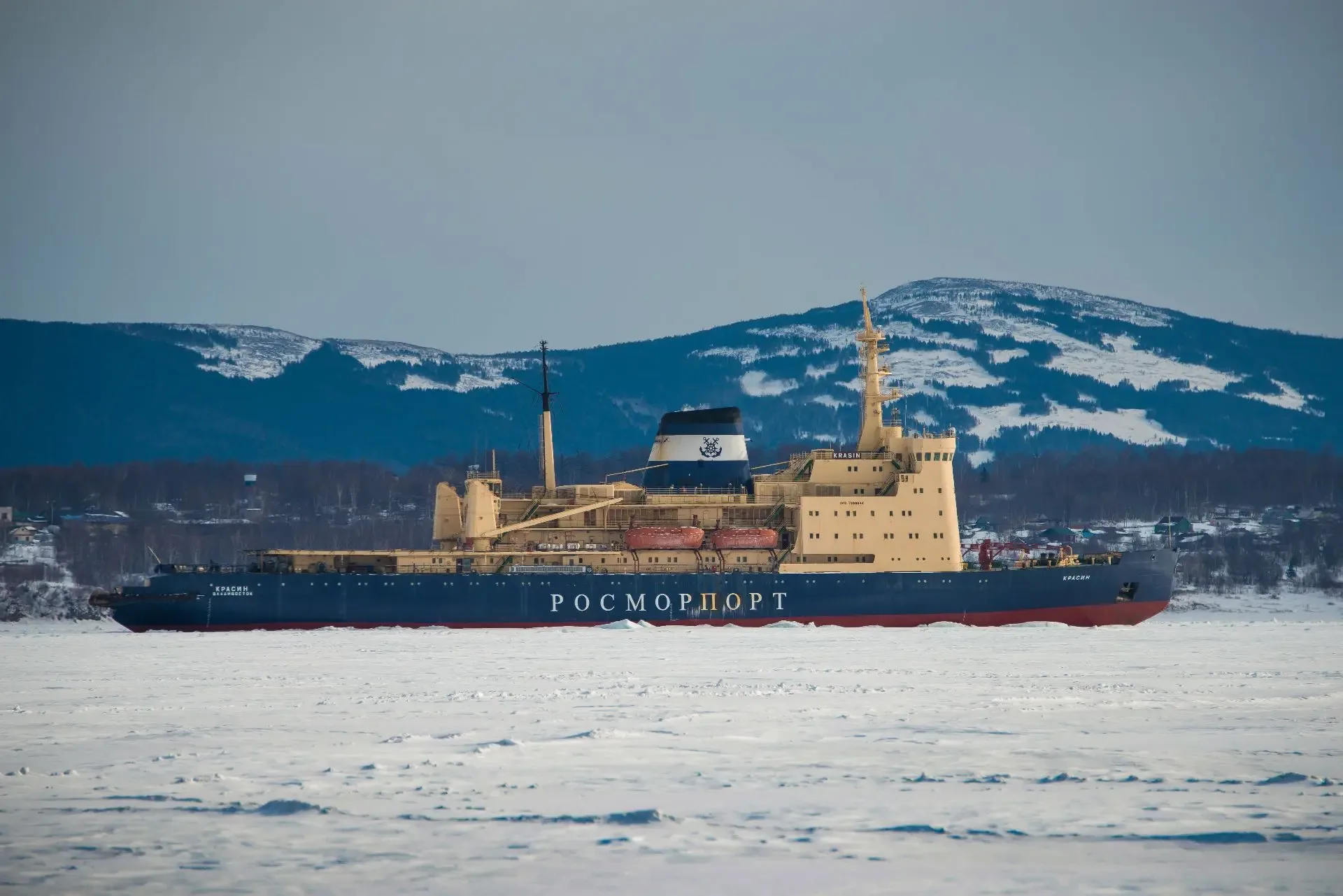50 лет назад 28 апреля был торжественно поднят флаг на ледоколе «Красин»!   ⛴Дизель-электрический ле