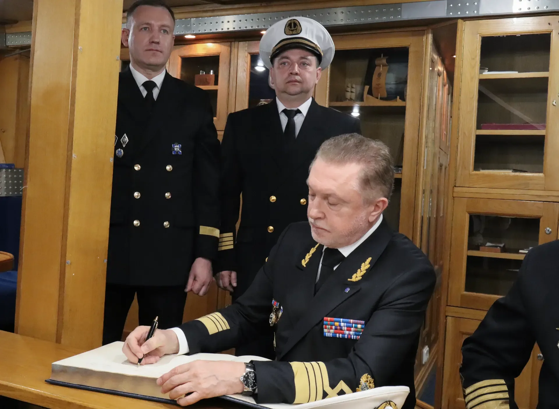 🚢 Парусник «Мир» стал площадкой для торжеств, посвященных 150-летию ГУМРФ имени адмирала С.О. Макаро