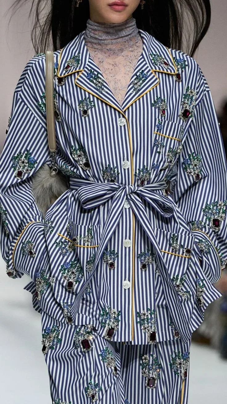 ✔️ Зачем нужна нарядная пижама? D&G на показе весна-лето 2026 наглядно продемонстрировали, что не то
