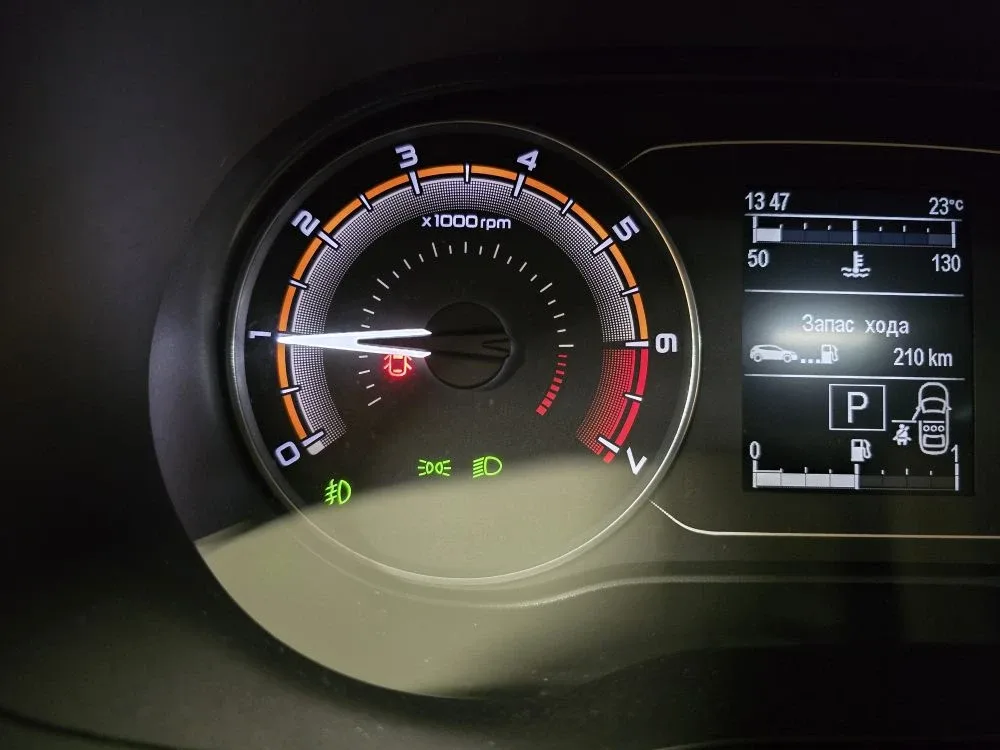 Доработки новенькой Lada Iskra  ✅️ Подключение ПТФ по штатной схеме с индикацией на панели и подсвет
