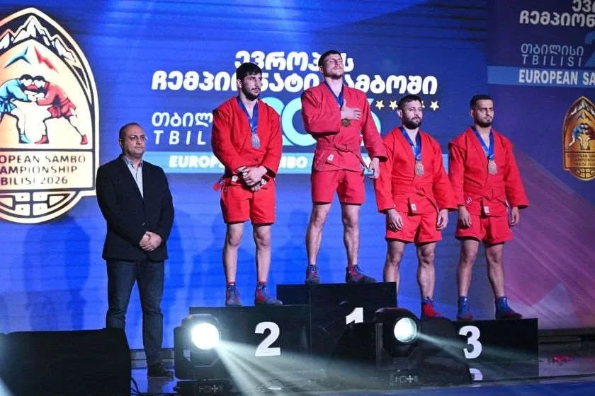 🇬🇪 Грузинские самбисты завоевали 13 медалей на чемпионате Европы в Тбилиси.   Сборная Грузии закончи