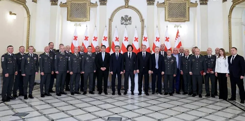 🇬🇪Президент Грузии вручил государственные награды восьми представителям Сил обороны Грузии.  "В совр