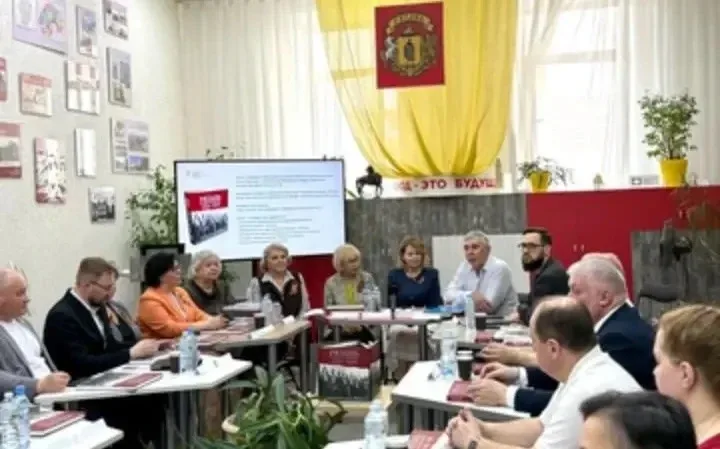 РЯЗАНЦАМ ПРЕДСТАВИЛИ НАРОДНЫЙ ФОТОАЛЬБОМ – «РЯЗАНЬ В ЛИЦАХ И СОБЫТИЯХ 1941-1945»    В Рязани в предд