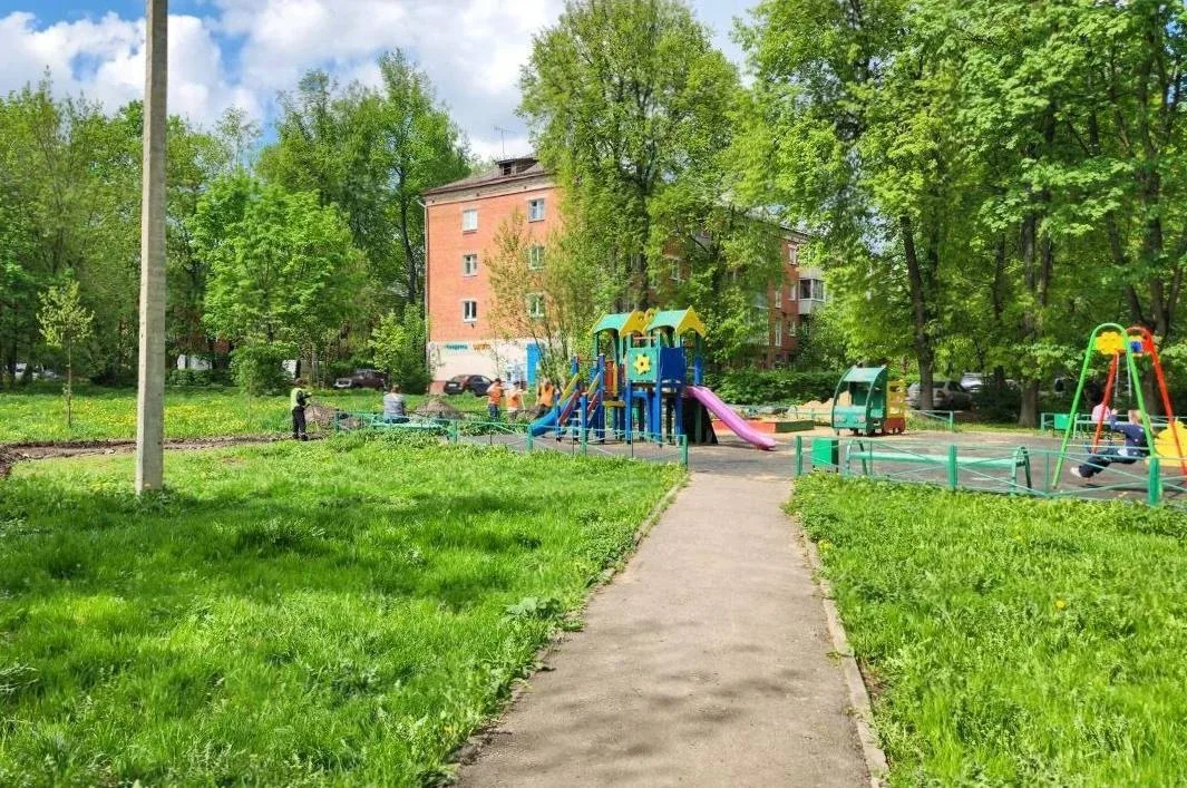 👣В Подольске на двух улицах обустраивают народные тропы  На улице Маштакова между домами №8 и №10 со