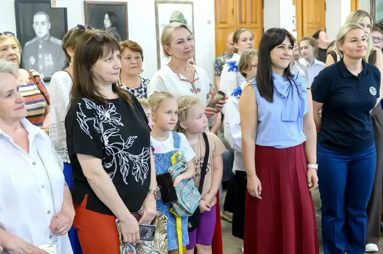 🇷🇺 В ДК «Металлург» торжественно открылась выставка портретов участников специальной военной операци