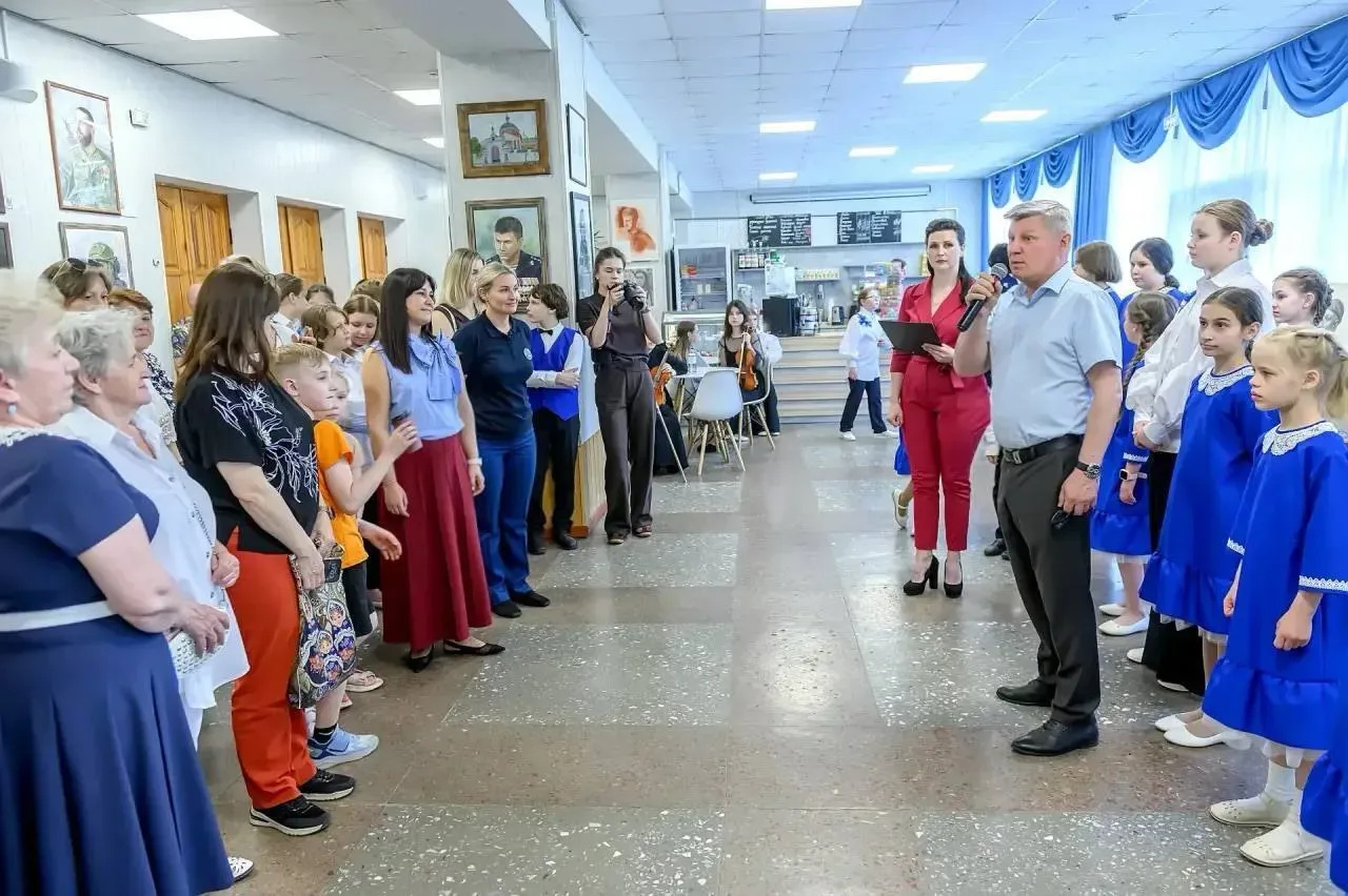 🇷🇺 В ДК «Металлург» торжественно открылась выставка портретов участников специальной военной операци