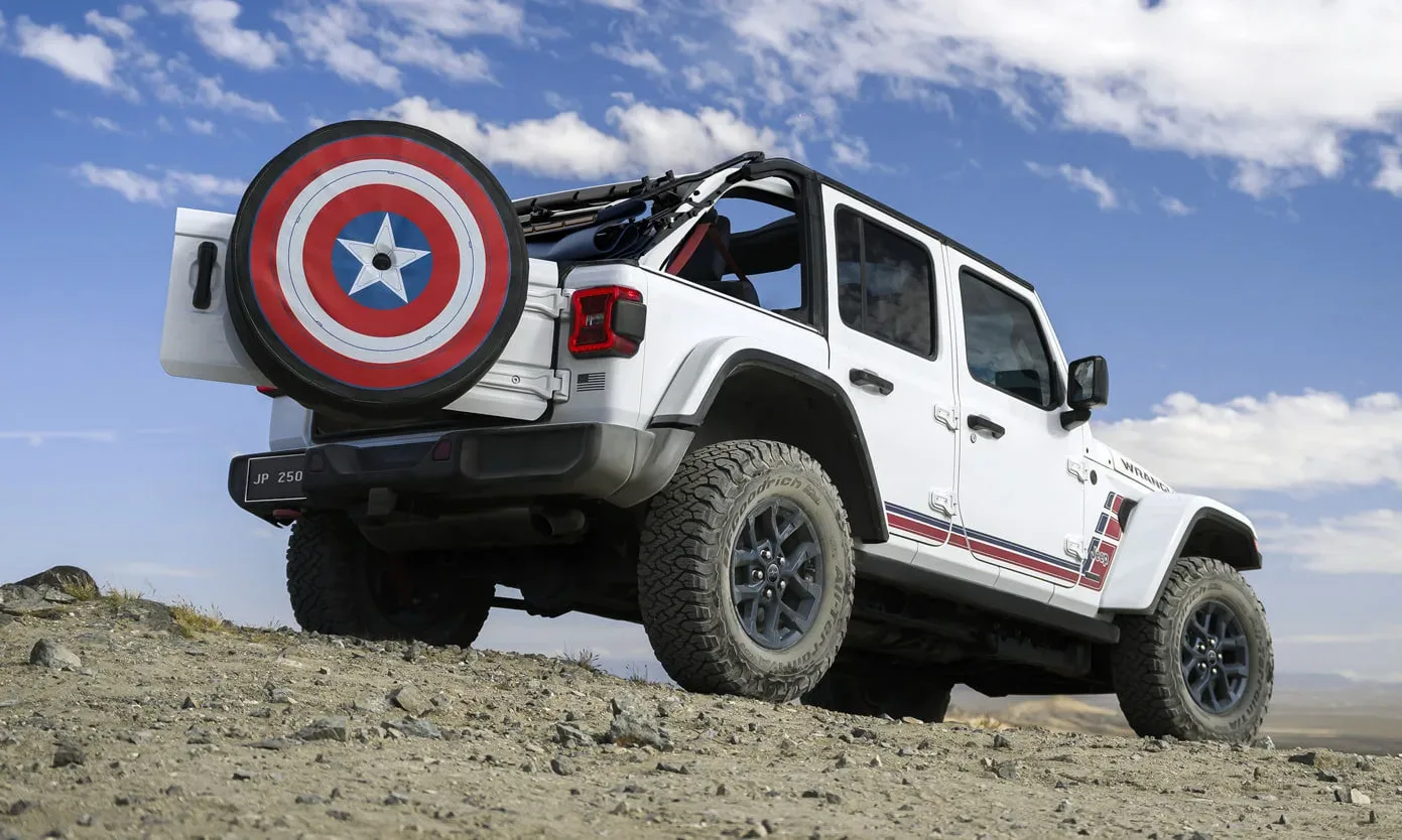 Jeep выпустил Wrangler в стиле Капитана Америки  Jeep представил необычную спецверсию Wrangler Ameri