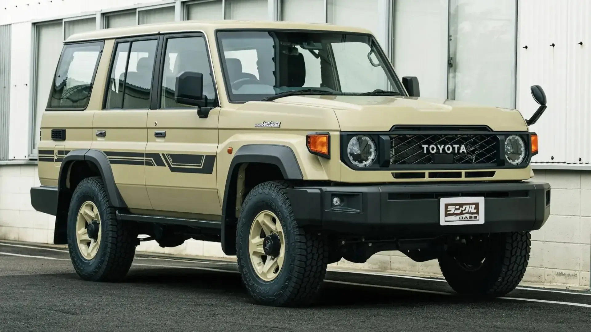 Toyota показала ретро-версию Land Cruiser 70  Toyota Land Cruiser 70 получил новую ретро-версию Urba