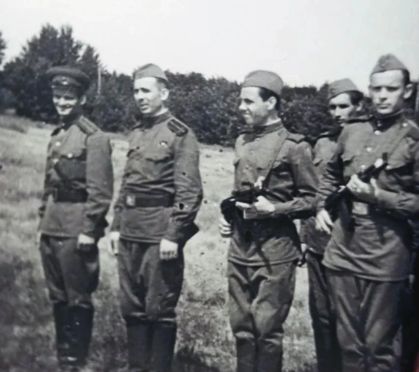 В нашей памяти навсегда остаются те, кто не только сражался с врагом с оружием в руках, но и спасал 