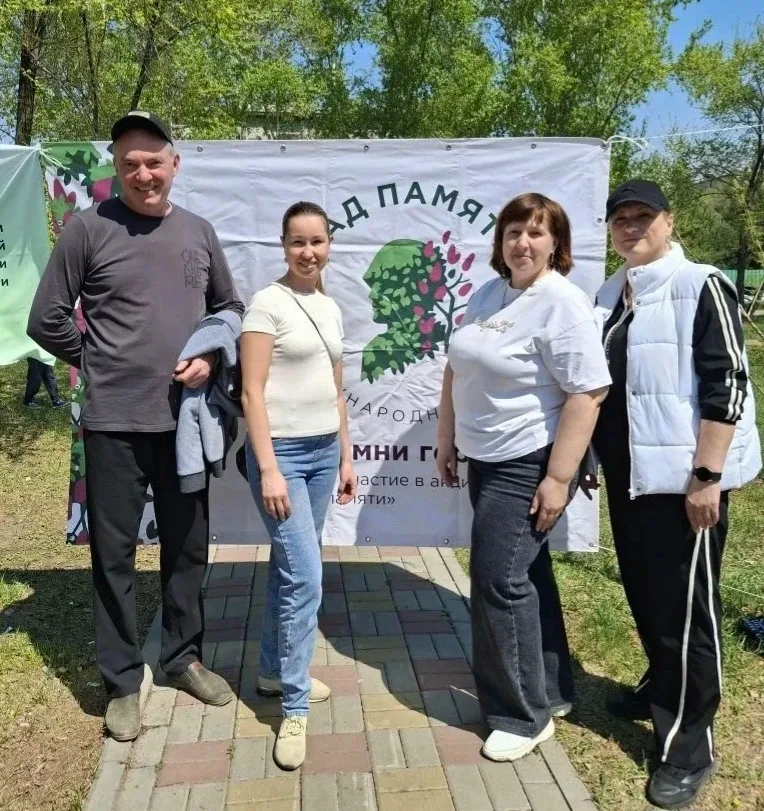 🌳Около 10 саженцев деревьев высадил коллектив министерства здравоохранения Амурской области в рамках