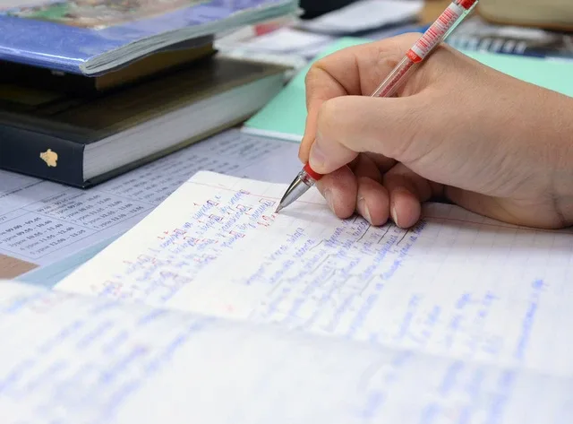 📚 В школах Амурской области наводят порядок  Теперь к штатному расписанию подходят по‑новому: убираю
