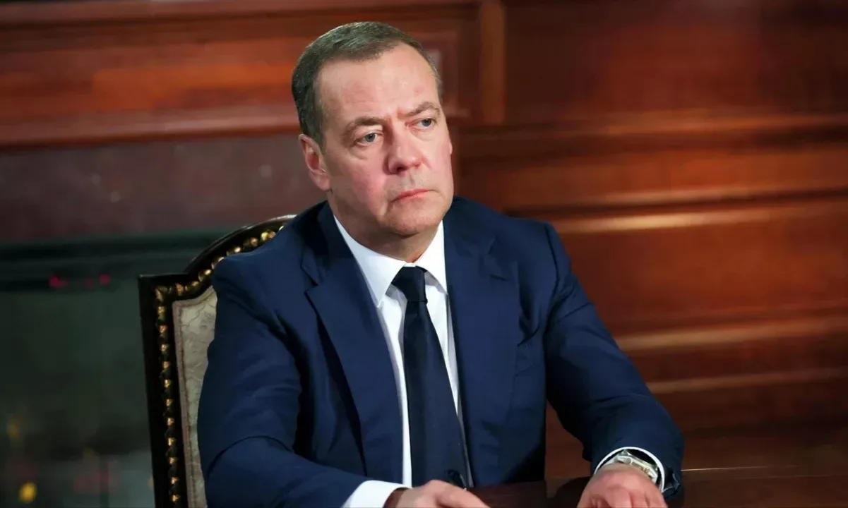 📖 Учить обществознание амурские школьники будут по учебникам под редакцией Дмитрия Медведева  «Учебн