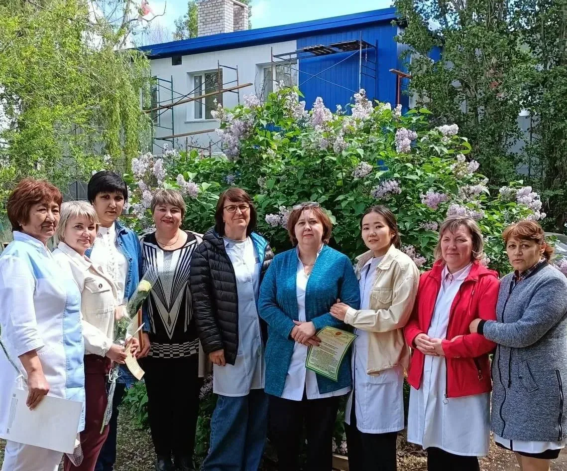Дорогие наши акушерки!  Поздравляем вас с профессиональным праздником!  Вы - ангелы-хранители, котор