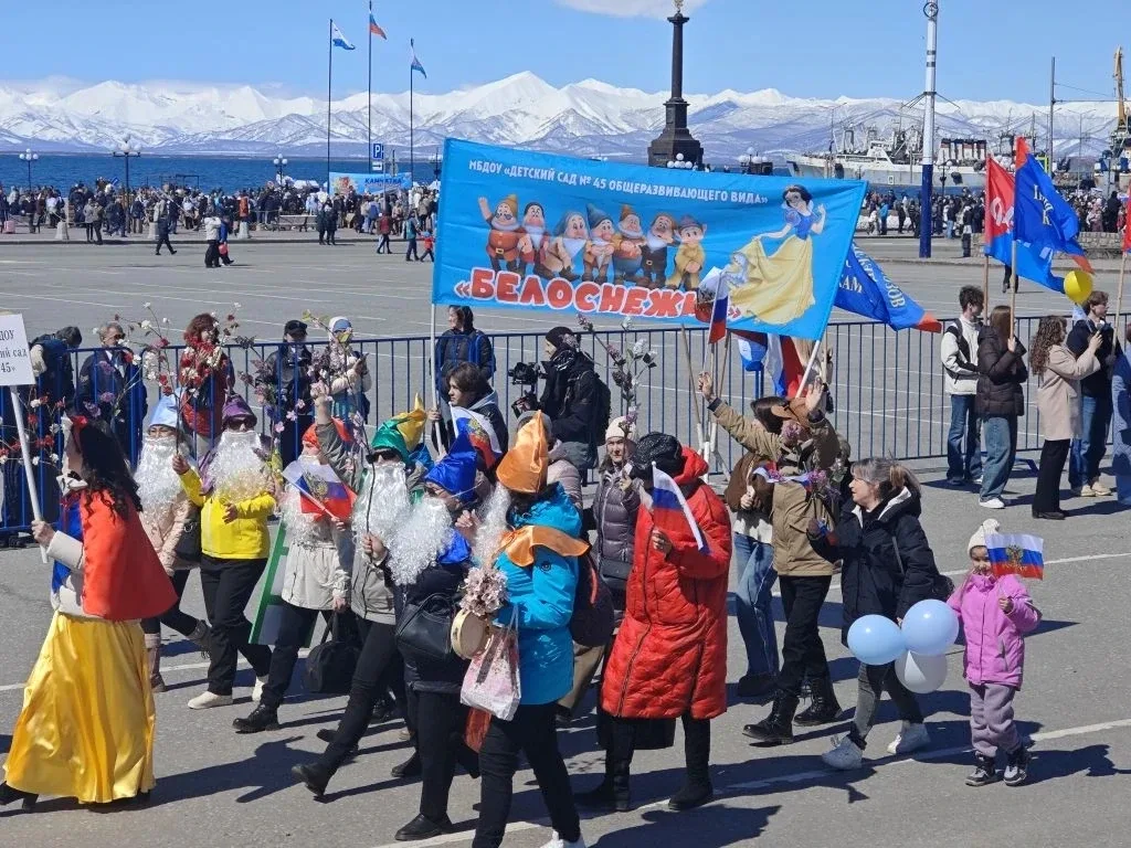 Первомайская колонна работников сферы образования  🌟В этом году одной из самых многочисленных и ярки