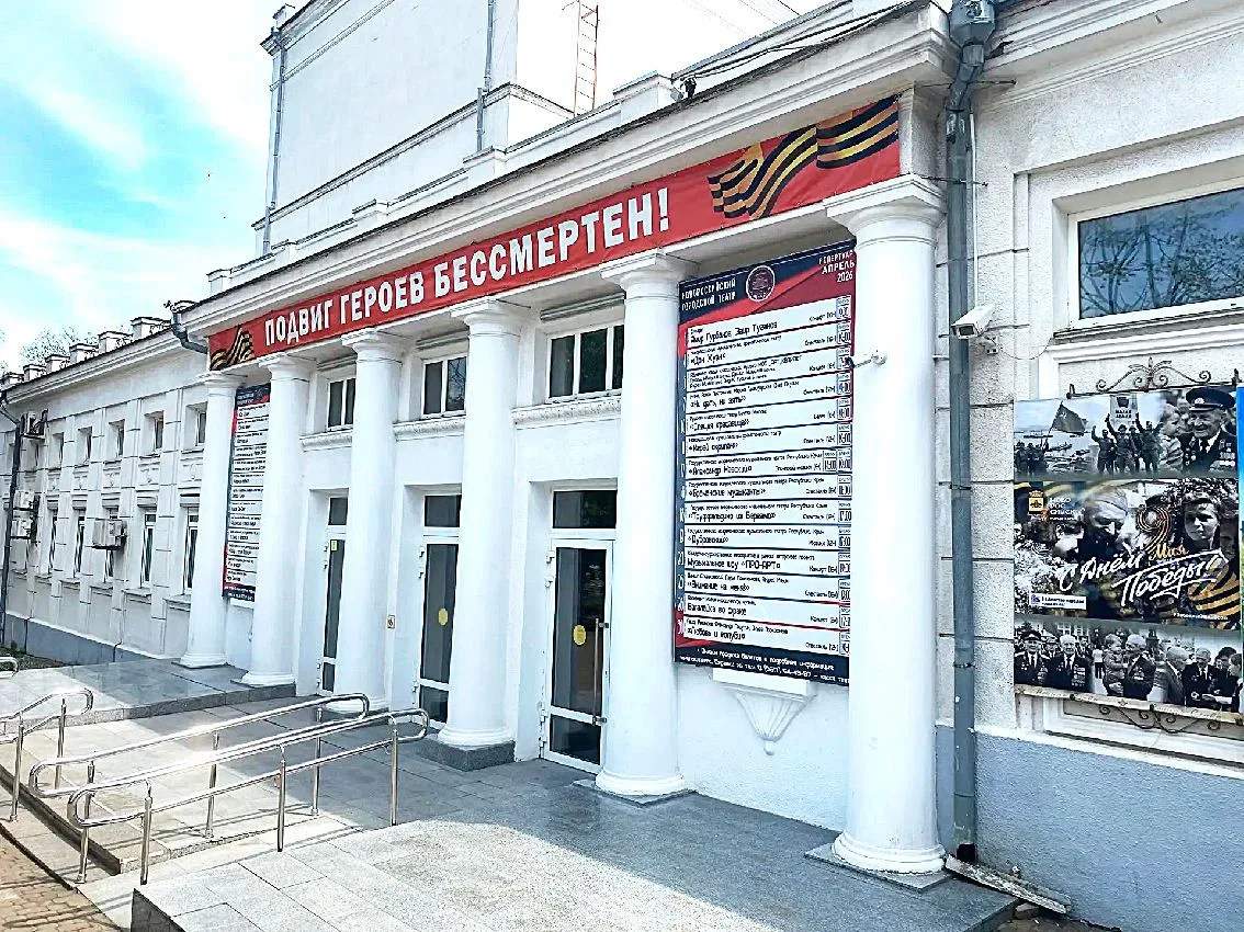 В АТМОСФЕРЕ ВЕЛИЧИЯ ПОДВИГА   Учреждения культуры Новороссийска облачаются в торжественный наряд пам