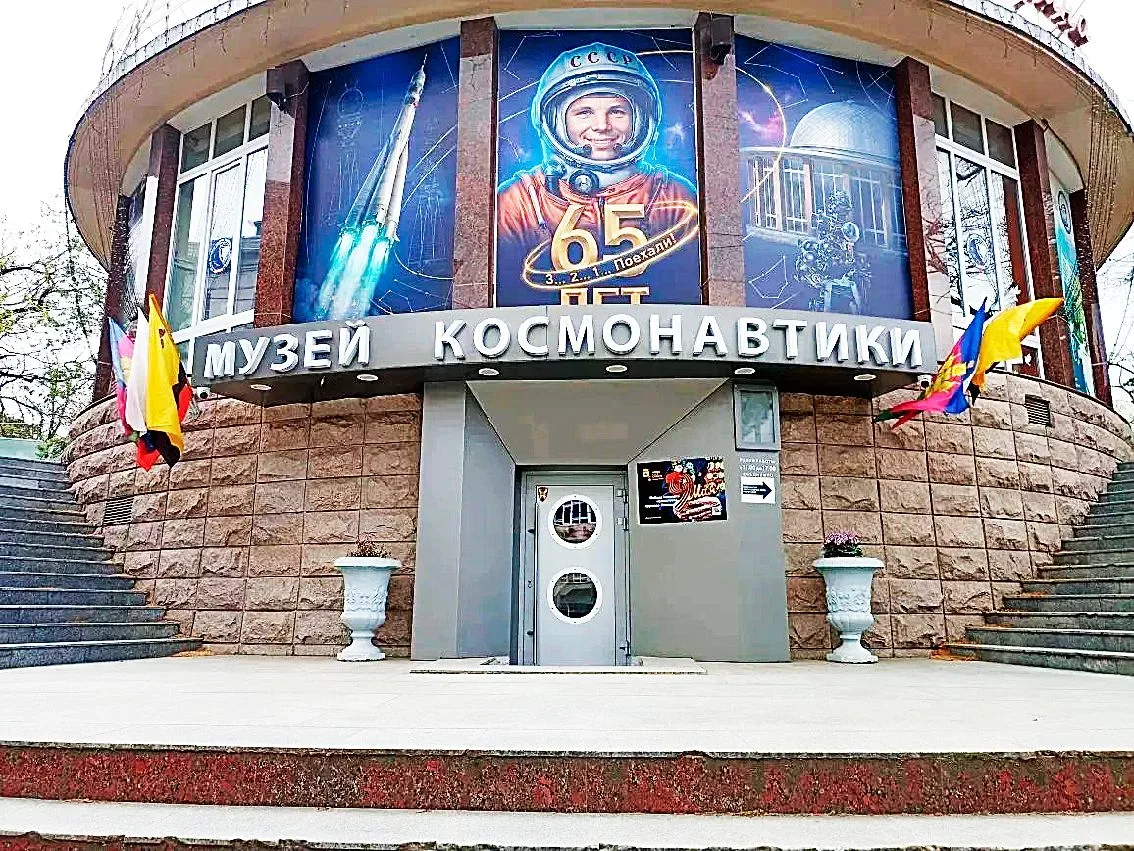 В АТМОСФЕРЕ ВЕЛИЧИЯ ПОДВИГА   Учреждения культуры Новороссийска облачаются в торжественный наряд пам