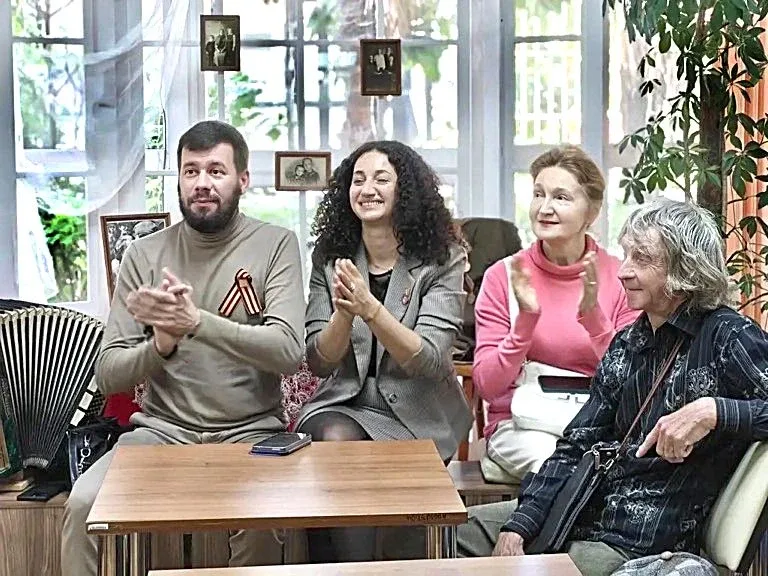 АЛЬМАНАХ ПРЕДСТАВИЛ НОВЫЕ ТАЛАНТЫ   В Центральной библиотеке Адлерского района Сочи прошла презентац
