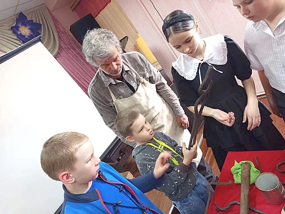 ОГОНЬ, МЕТАЛЛ И ВДОХНОВЕНИЕ: ВСТРЕЧА С КУЗНЕЦОМ В СЕВЕРСКОМ РАЙОНЕ!   В рамках проекта «Культурные р