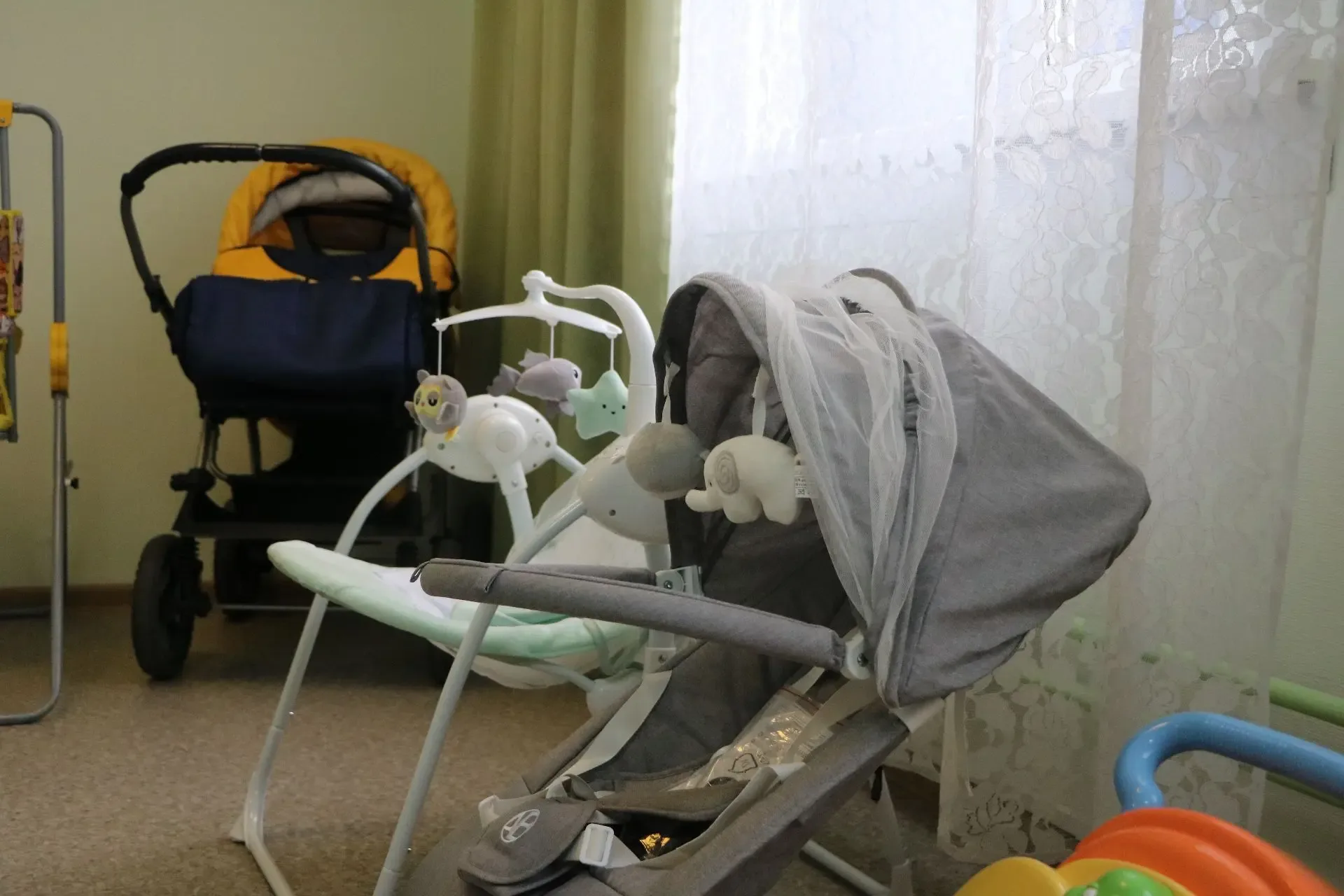 👶Более 500 семей Новосибирской области уже воспользовались пунктом проката «Малышок» ⁣ В рамках реал