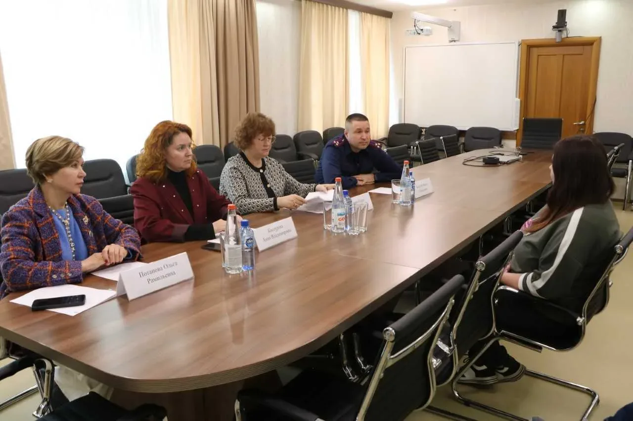 В фокусе — поддержка детей-сирот 👤  Министр труда и соцразвития Новосибирской области Елена Бахарева
