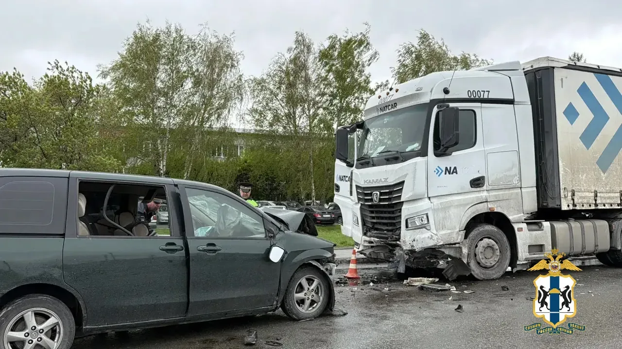 В Новосибирске сотрудники Госавтоинспекции устанавливают обстоятельства ДТП со смертельным исходом  