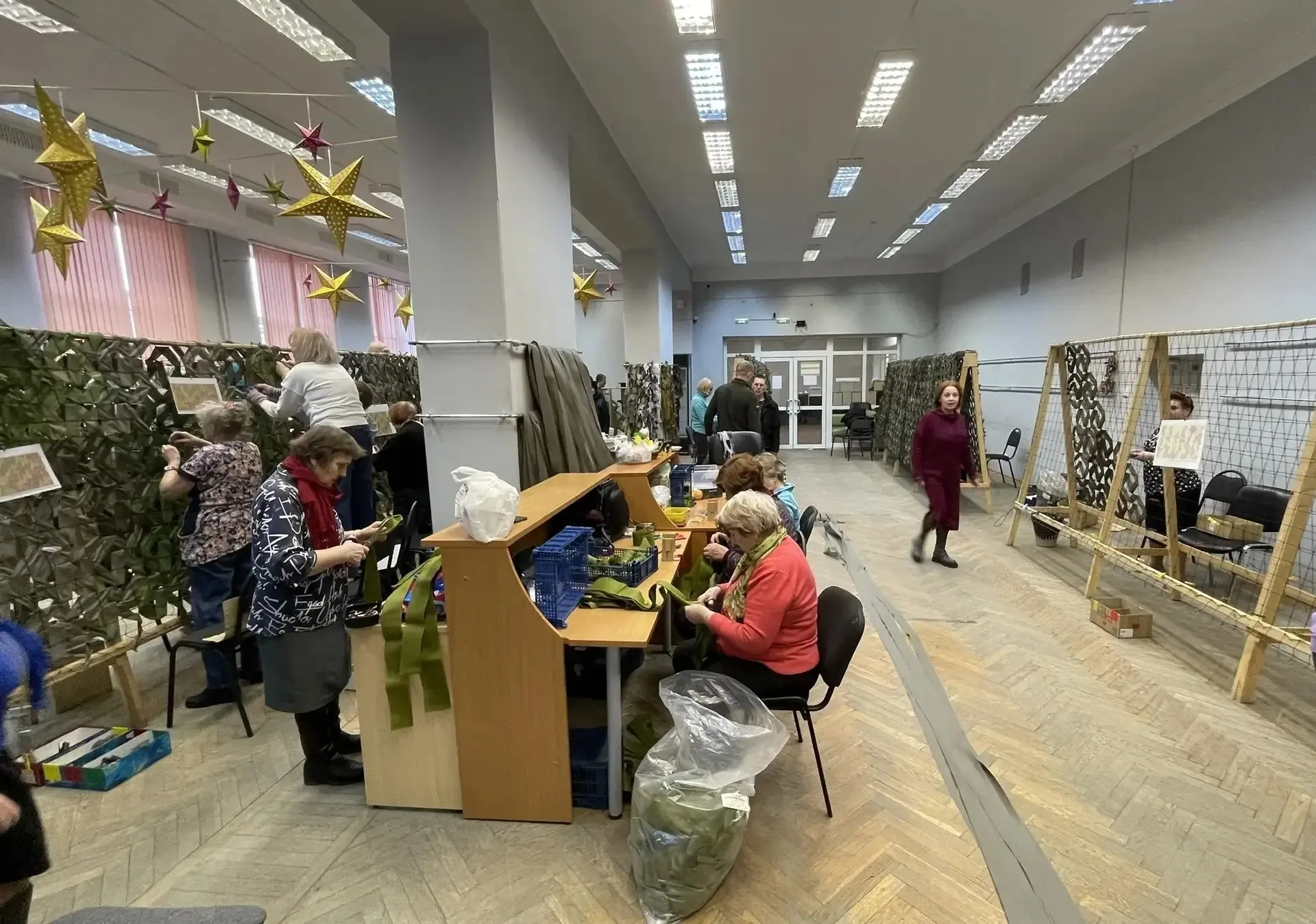 Волонтёры из Мурманска изготовили маскировочные сети для бойцов  📦 Добровольческое объединение «Маск