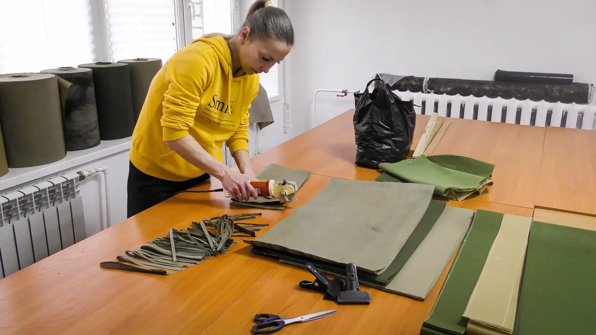 Волонтеры из Ивановской области сплели маскировочное полотно для отправки на передовую  💬 Мастера и 