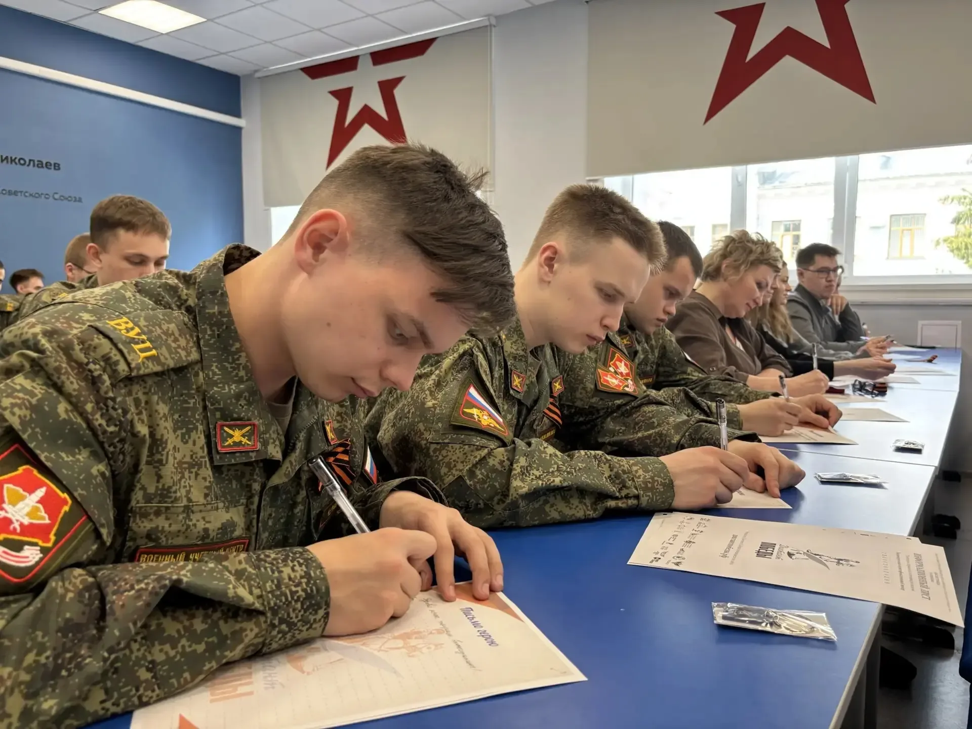 Курсанты из Чувашии написали письма поддержки военнослужащим  ✍️ Курсанты и сотрудники военного учеб