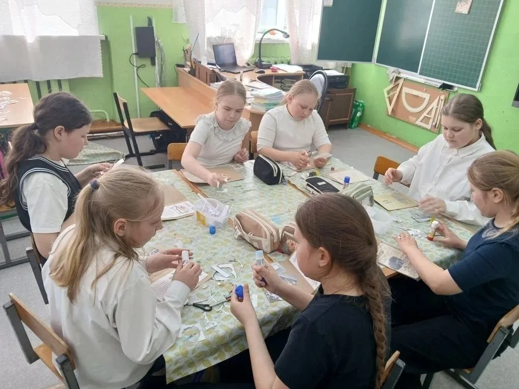 Школьники из Архангельской области отправили посылки и письма военнослужащим  📦 Учащиеся Устьянской 
