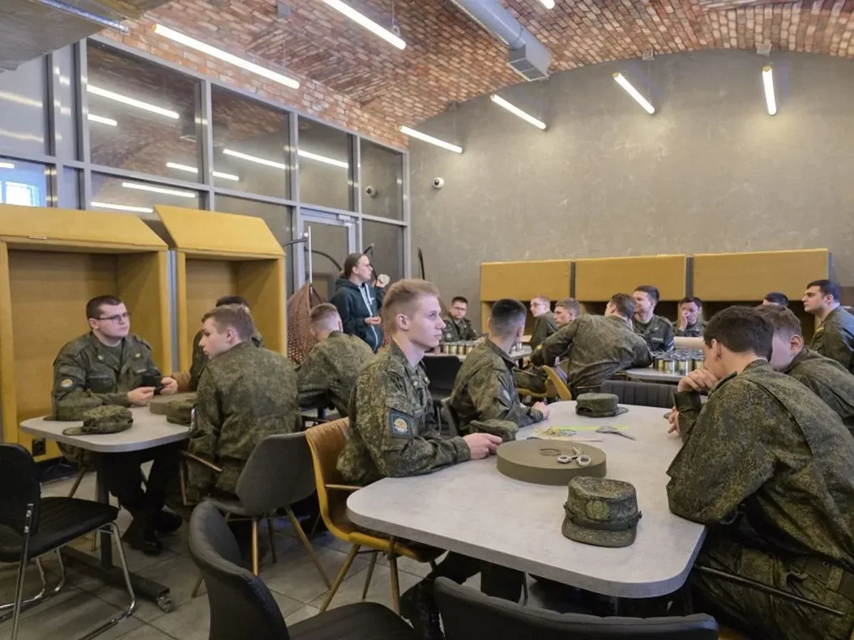 Студенты Санкт-Петербурга делают окопные свечи для военнослужащих  🤝 Студенты Военного учебного цент