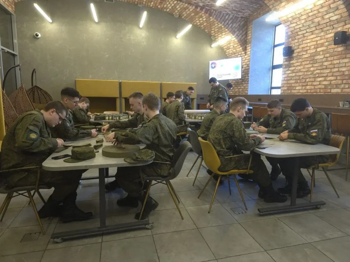 Студенты Санкт-Петербурга делают окопные свечи для военнослужащих  🤝 Студенты Военного учебного цент