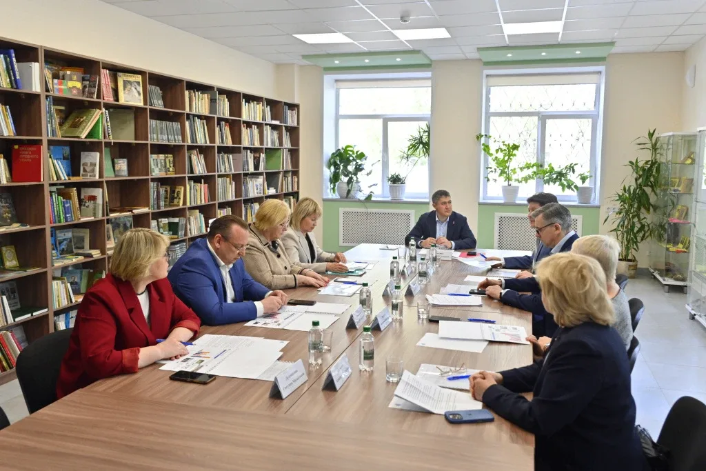 Дмитрий Махонин обсудил с руководством Пермской фармакадемии планы по развитию учреждения  8 мая на 