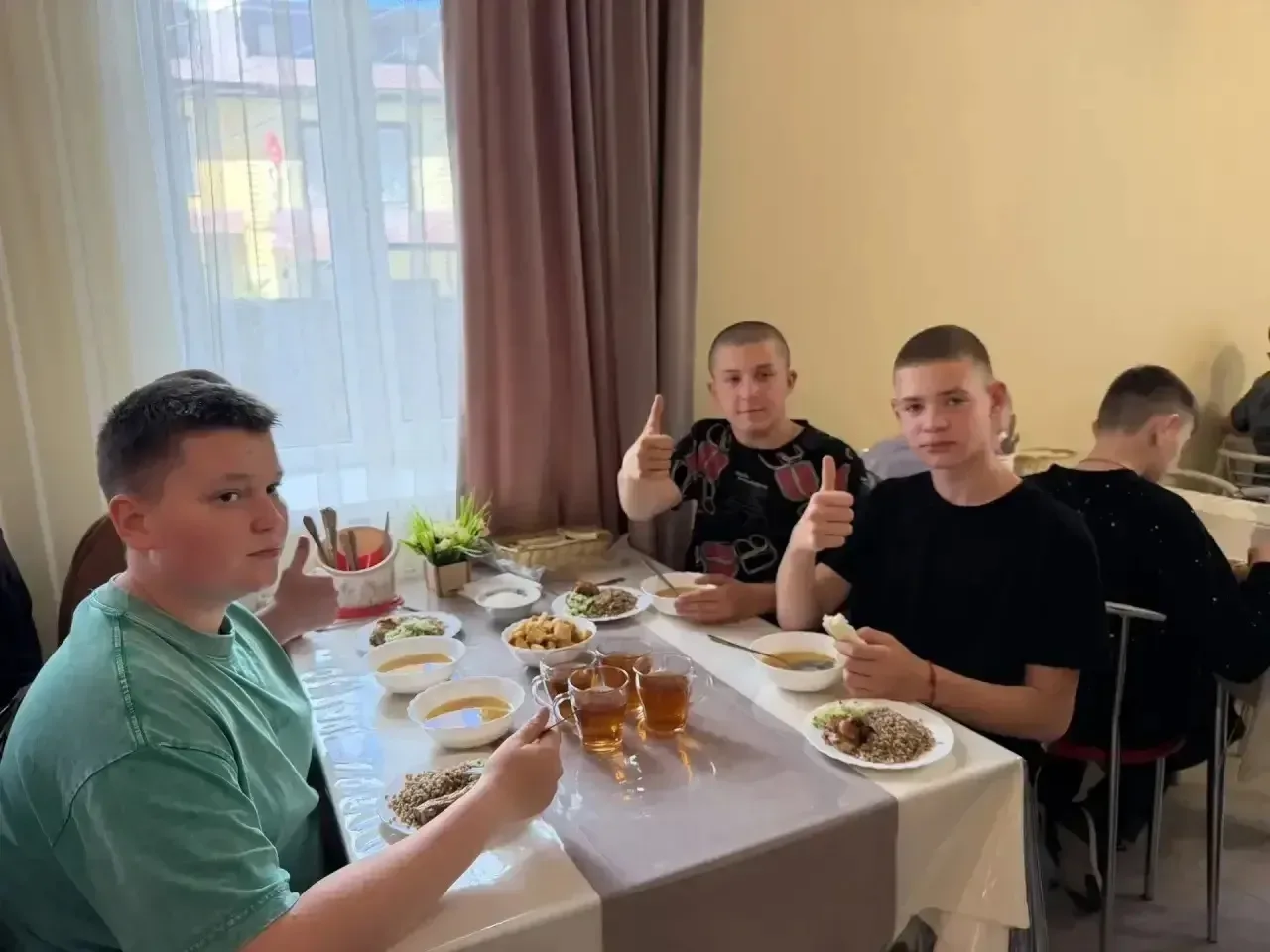 Утро в Домбае встретило ребят из Луганской Народной Республики прибывшими на отдых в ЗДОЛ «Гранд Вик