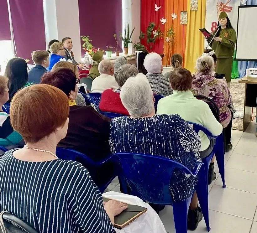 🎉 В центре социального обслуживания прошёл конкурс чтецов, посвящённый 81-й годовщине Победы в Велик