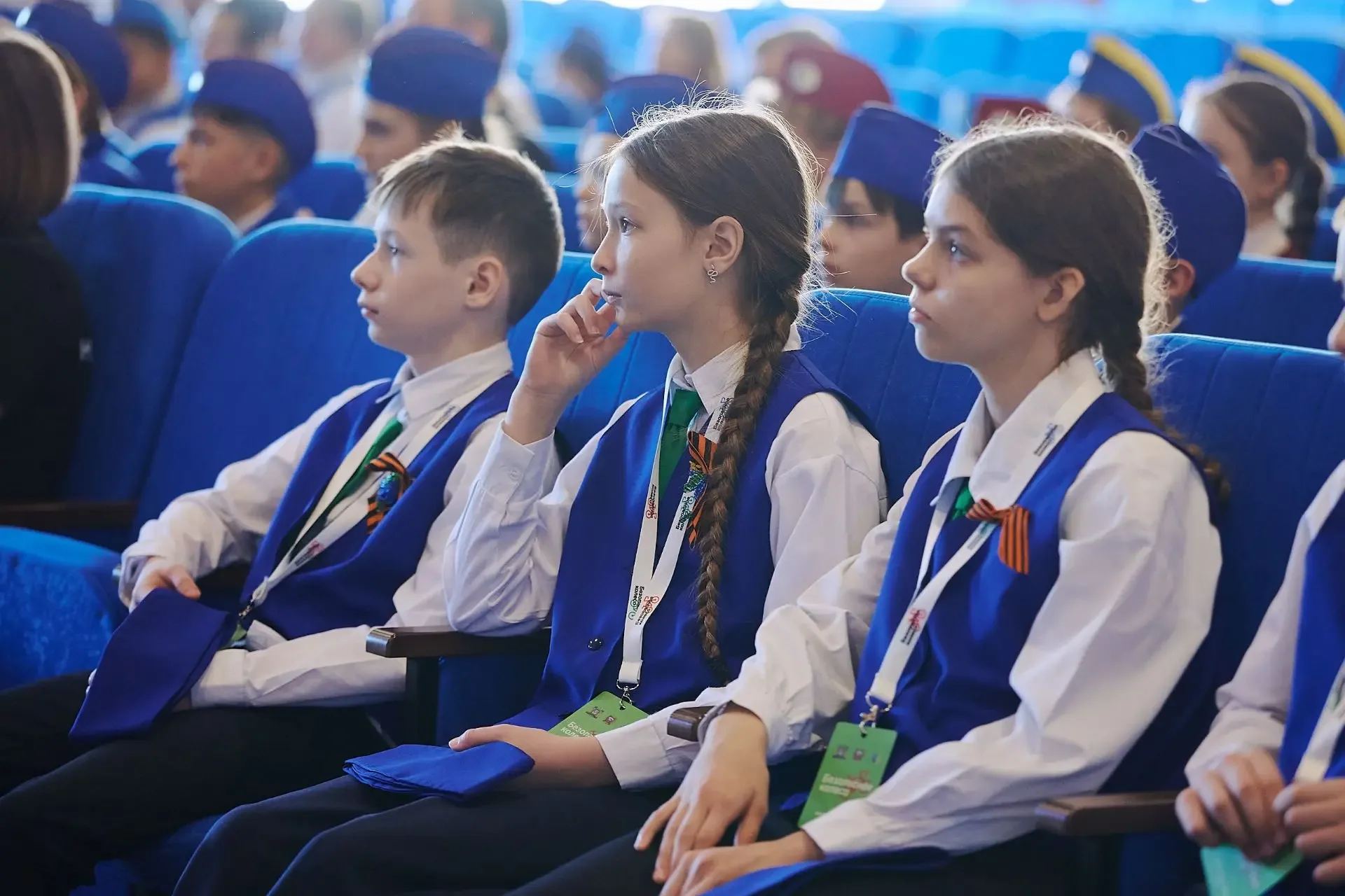 ✅ Юные инспекторы движения готовы к испытаниям!   В Ханты-Мансийске стартовали окружные соревнования