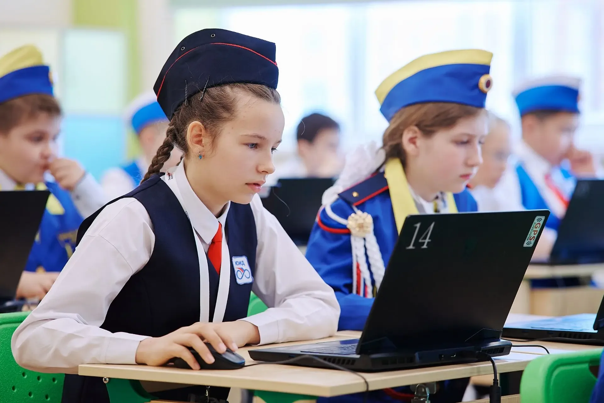 ✅ Юные инспекторы движения готовы к испытаниям!   В Ханты-Мансийске стартовали окружные соревнования