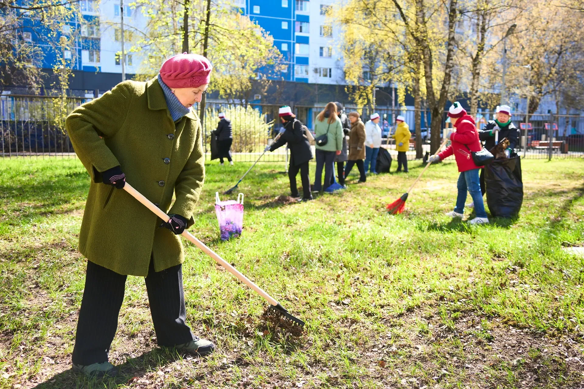 Апрельский снег за окном растопят теплые кадры с «Субботника поколений»   Мероприятие объединило бол