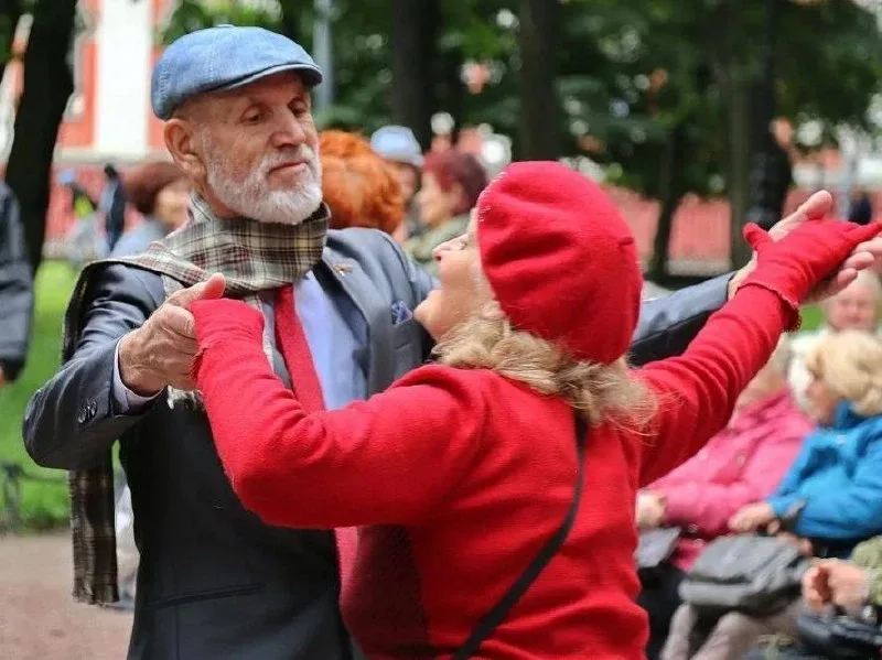 19 бесплатных концертов под открытым небом, о которых мало кто знает  В Румянцевском саду стартует л
