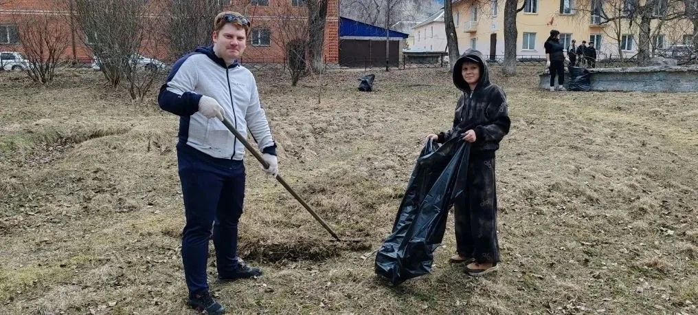 Мир, май, труд…   🧹 Сегодня коллективы управления соцзащиты по Слюдянскому району и центра помощи де