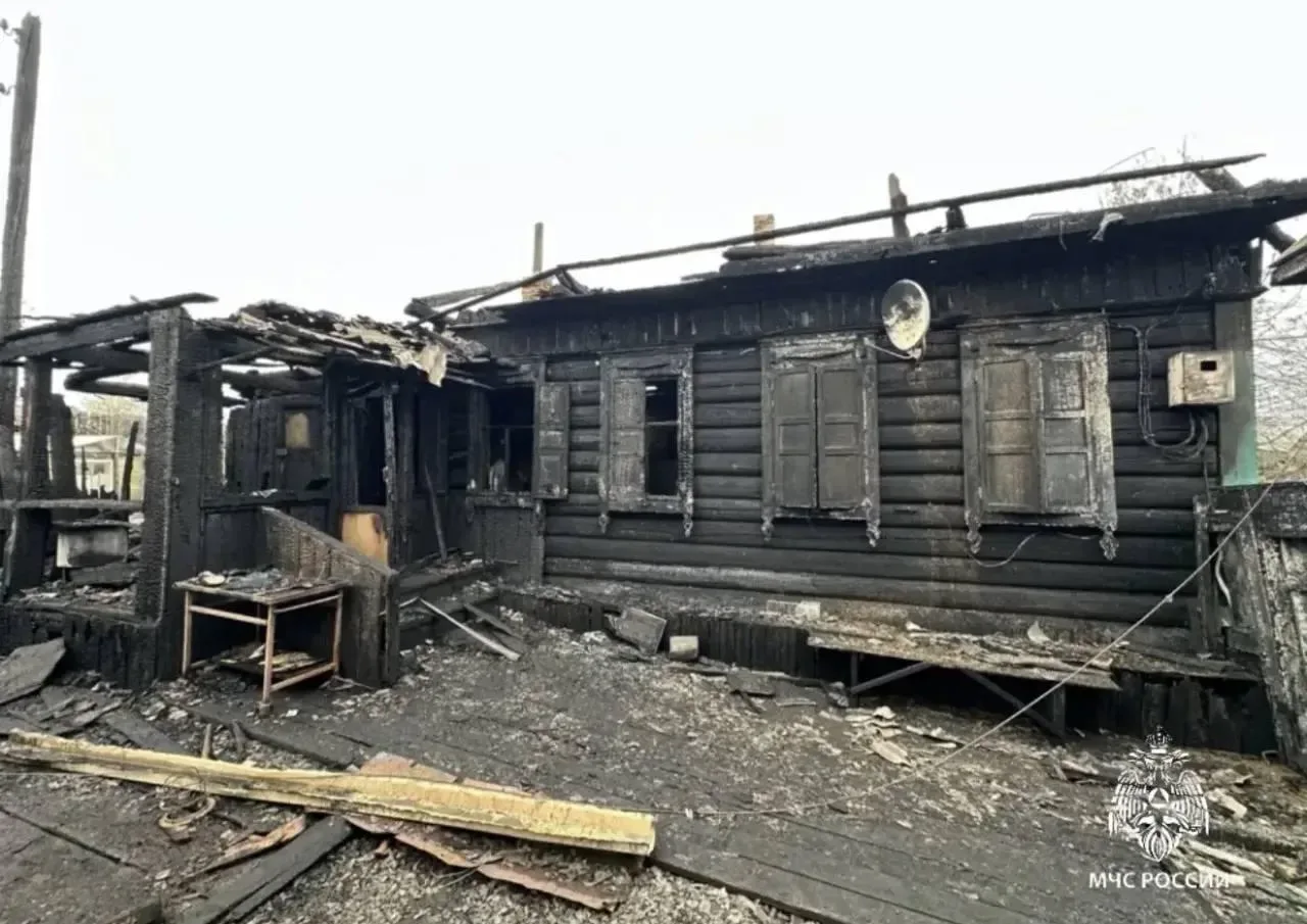 В Иркутской области 93-летнюю женщину спасли во время крупного пожара  Ночью с 15 на 16 мая в Тулуне